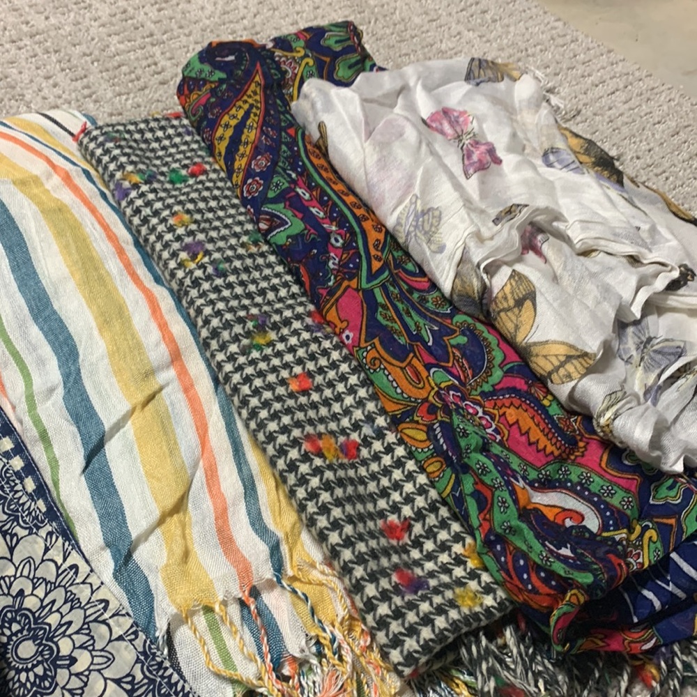 Scarf Lot - Picture 4 of 4